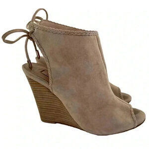 Kristen Cavallari Chinese laundry ankle booties 7 37.5 beige suede wedge boots